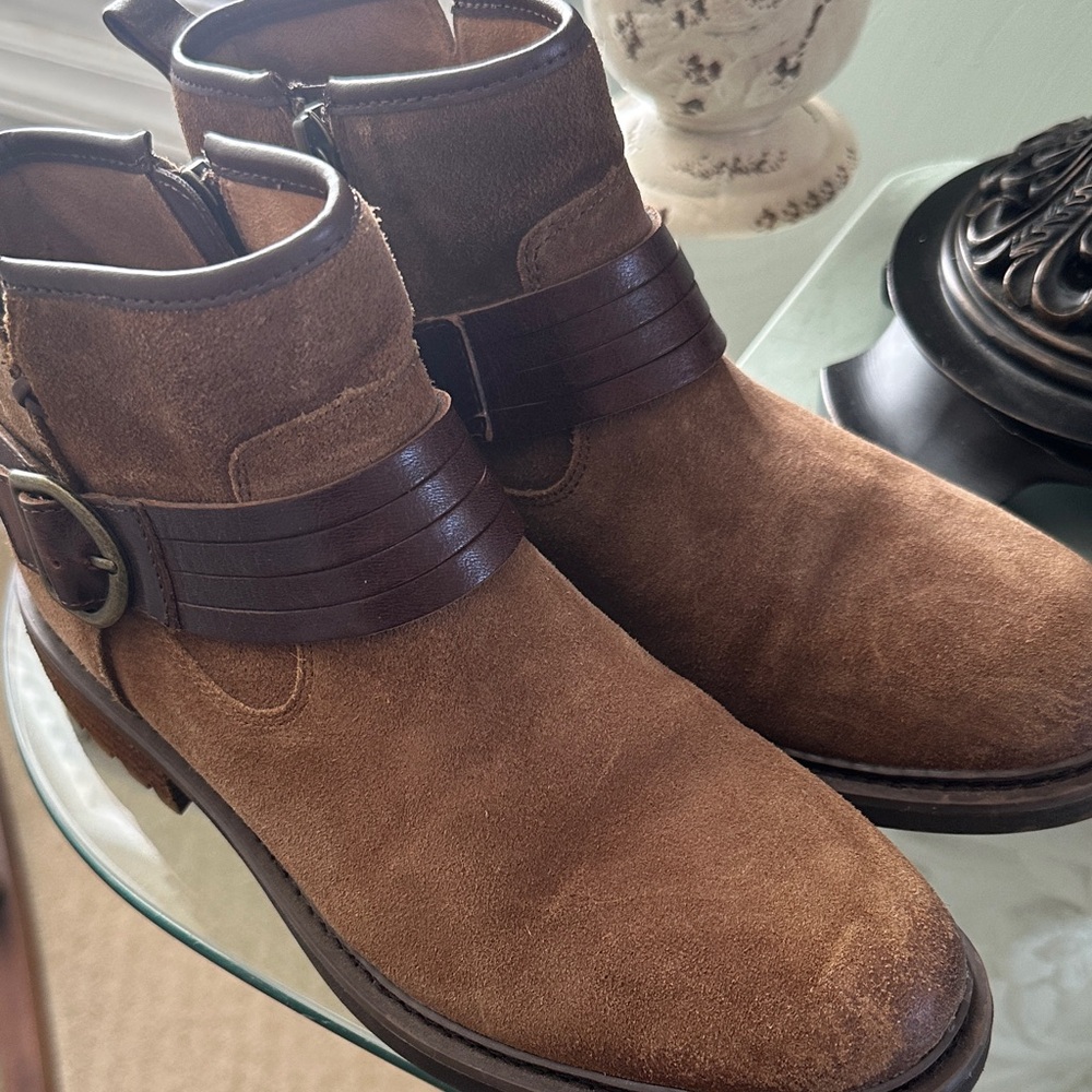 Sofft brown suede ankle boots. Size 8.